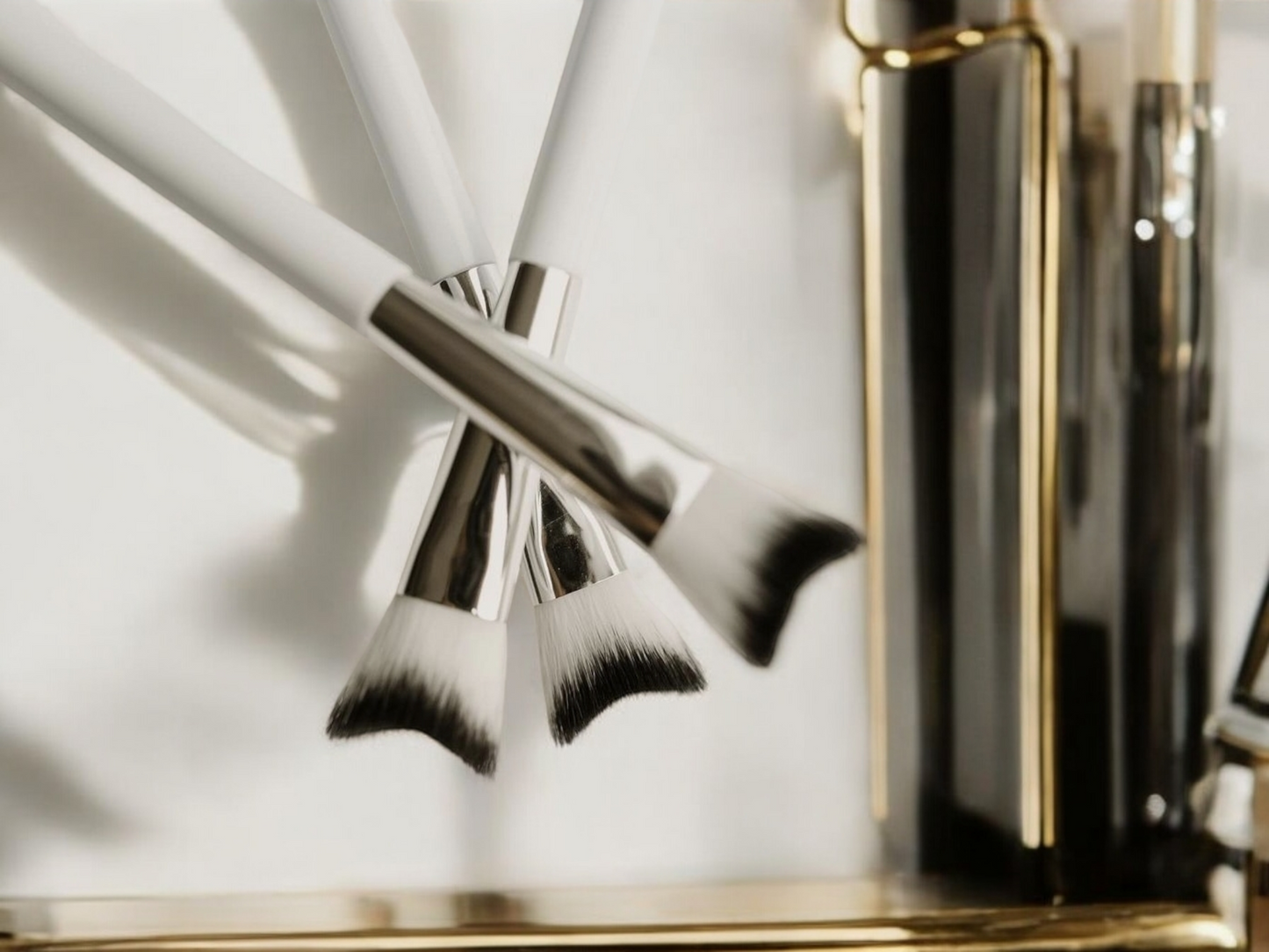 Lux Contoured Brush